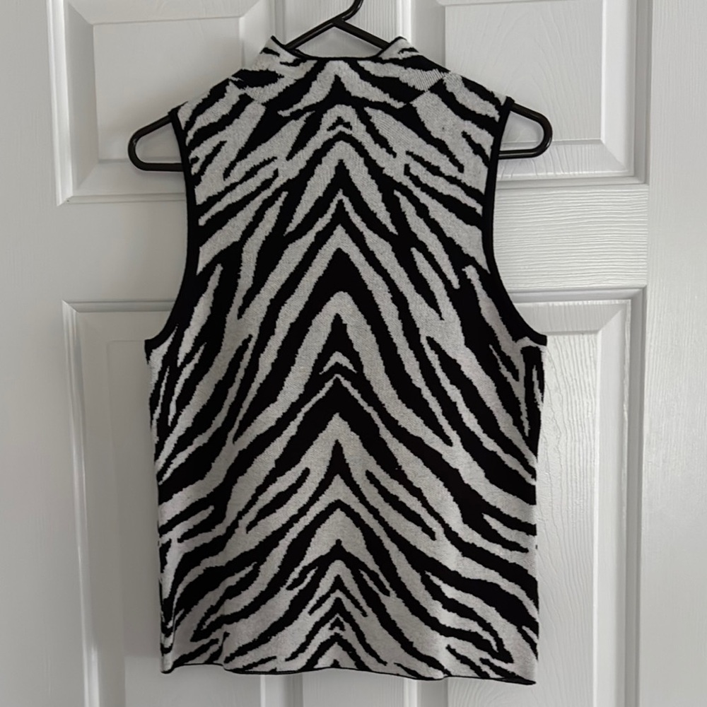 T Tahari Monochrome Zebra Button Down Top